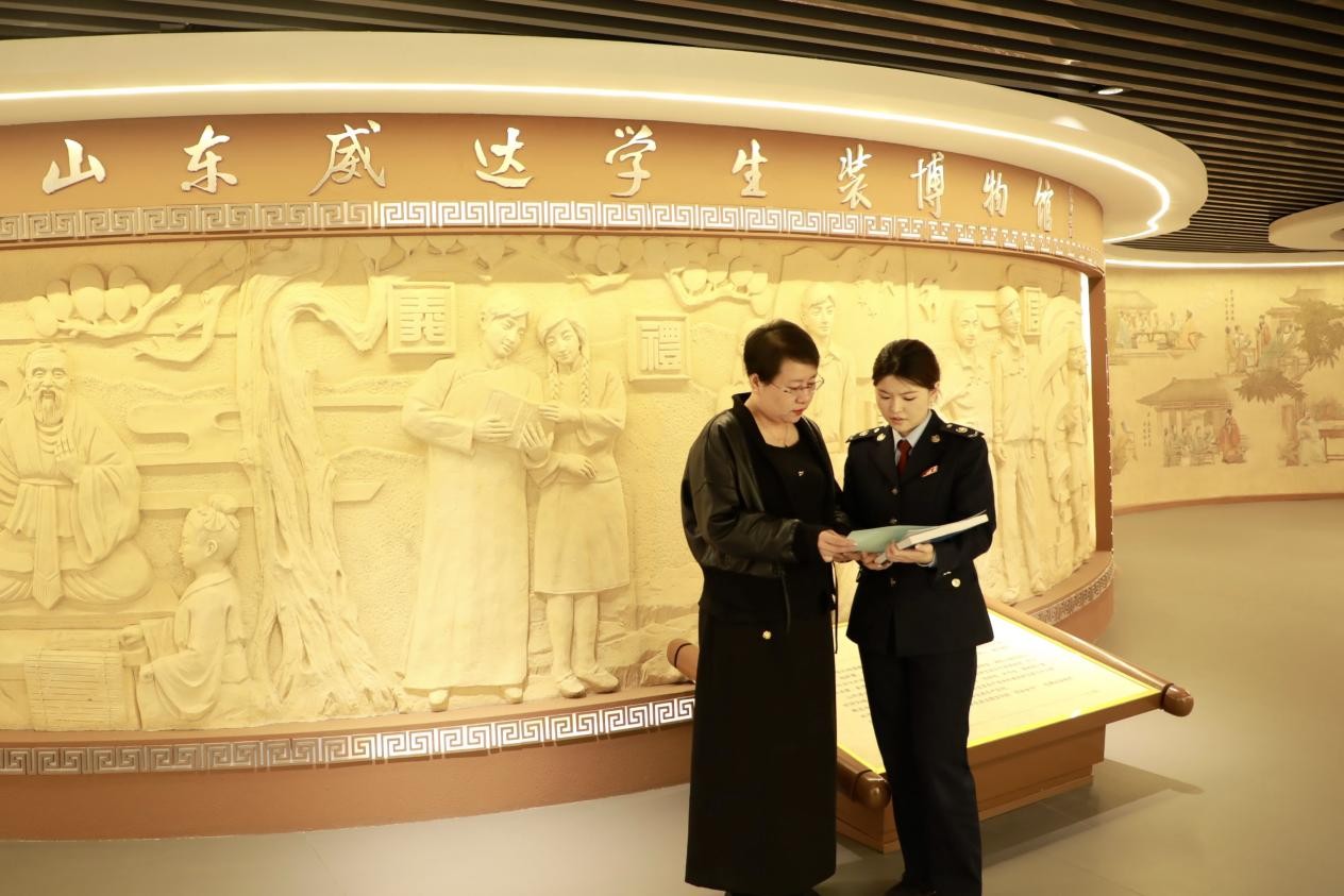 青岛：“春风税语”打开博物馆里的“校服记